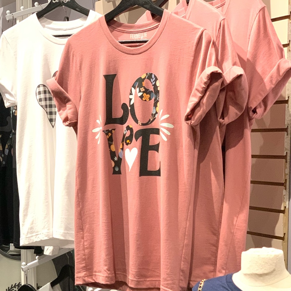 Love graphic tee